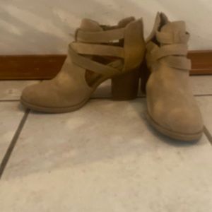 Tan strapy boots with heel size 9